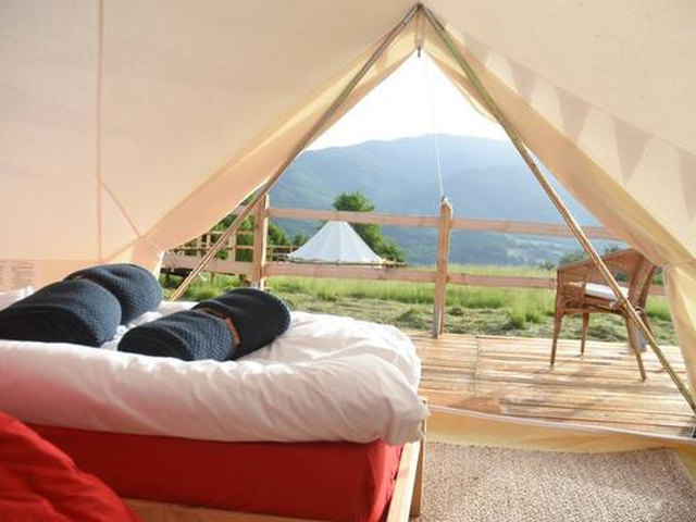 Cum arată primul camping de lux din România și ce servicii oferă