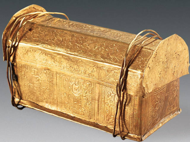 Descoperire incredibilă într-un cufăr antic. A stat ascuns 1.000 de ani