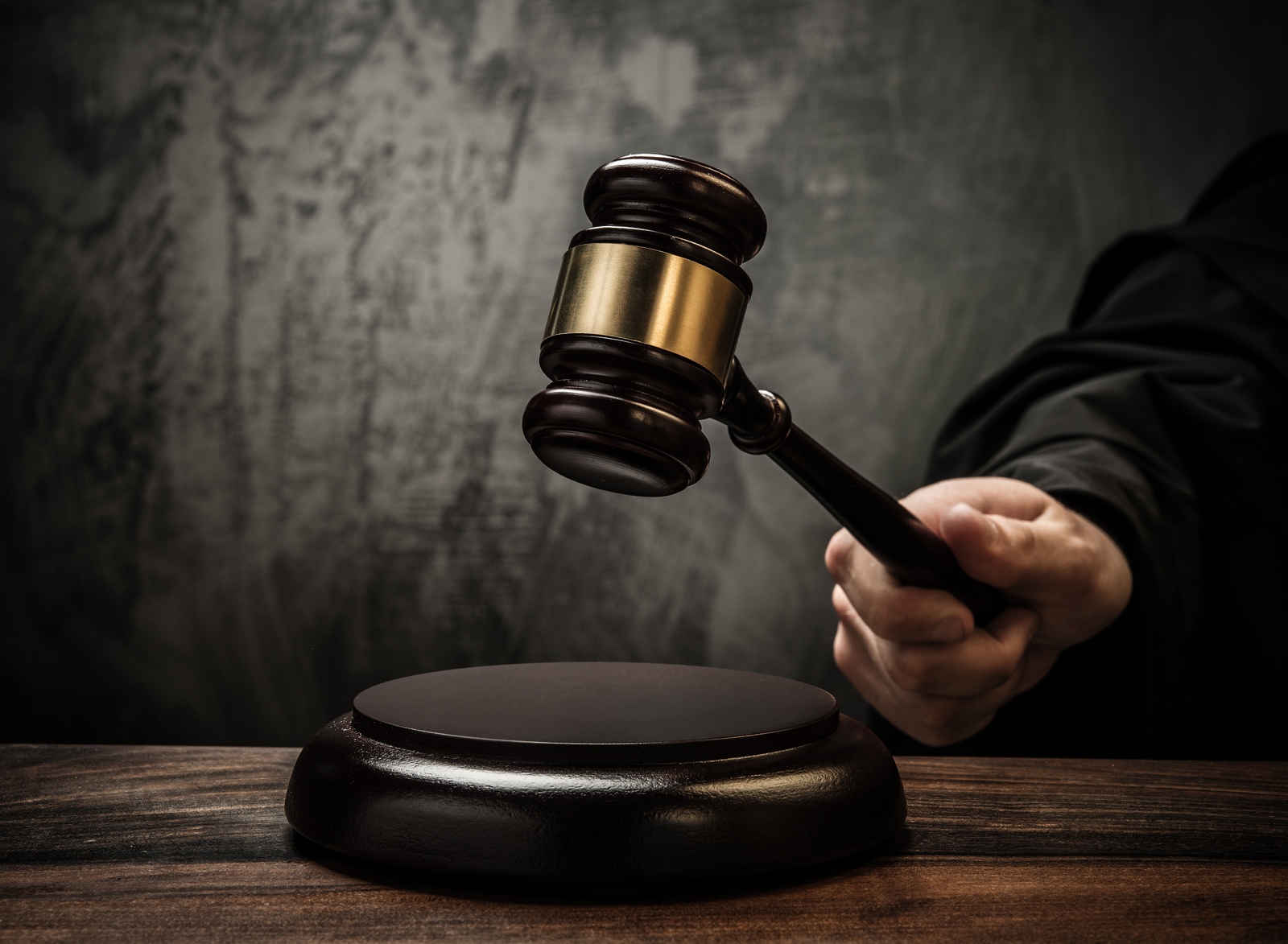 Șapte suspecți și 455 de victime în procesul în care este anchetat și un fost președinte al României