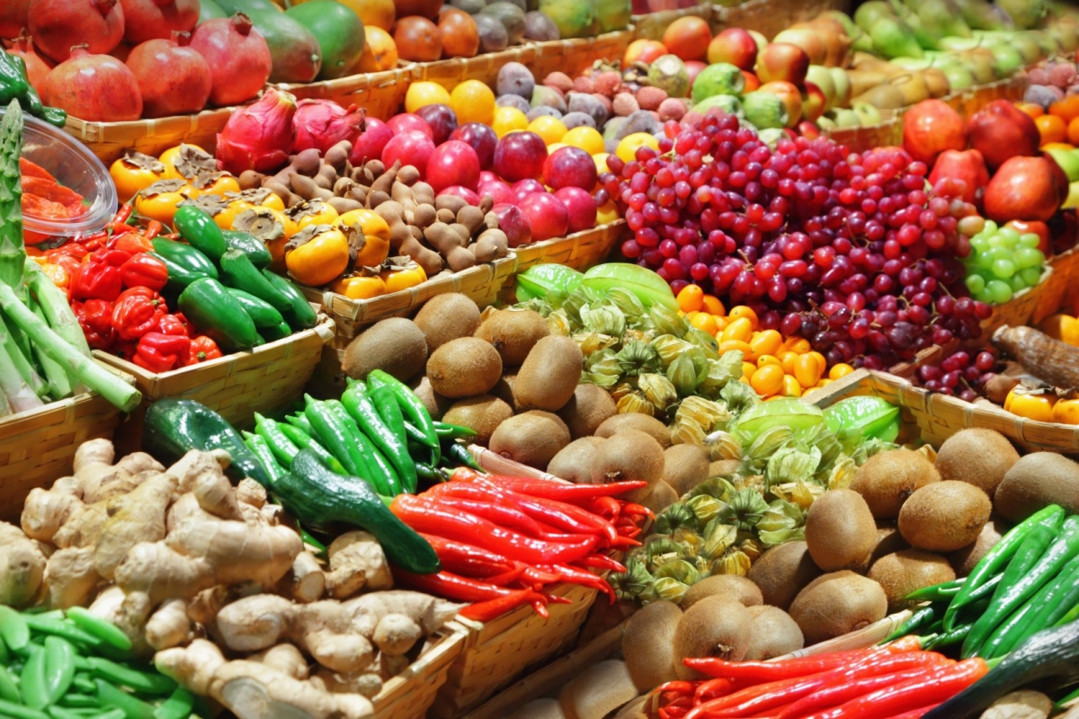 Fermierul care vinde legume și fructe de 4 milioane de lei: „Nu am timp să vând și altor supermarketuri”