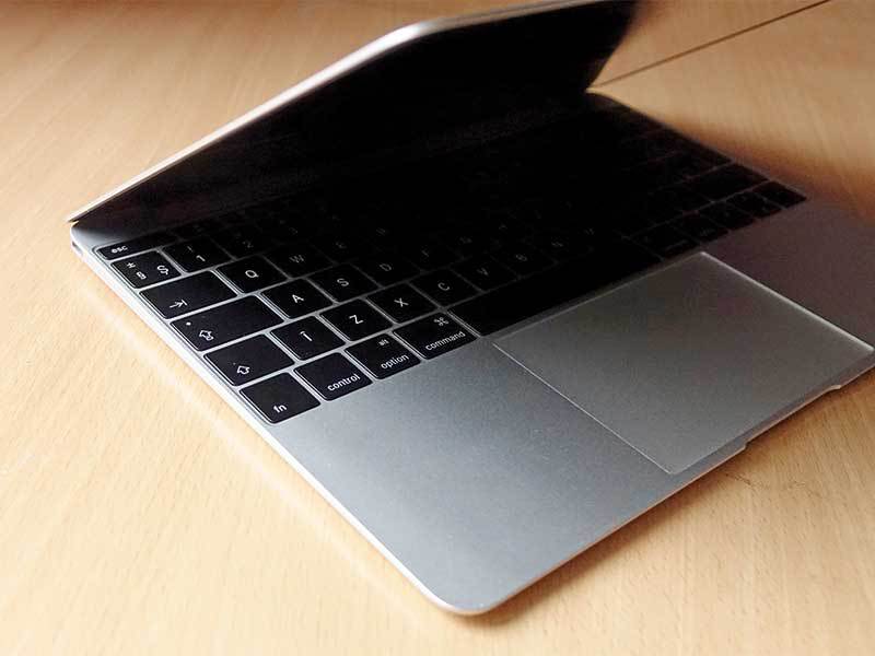 Gadget Review: Macbook, varianta de lux a laptopului de zi cu zi - FOTO, VIDEO