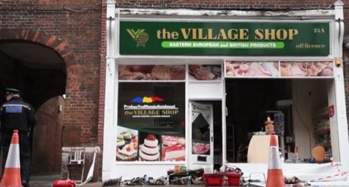 Reacția uluitoare a englezilor după ce magazinul unor români din Norwich a fost incendiat. Ce scria pe un banner uriaș