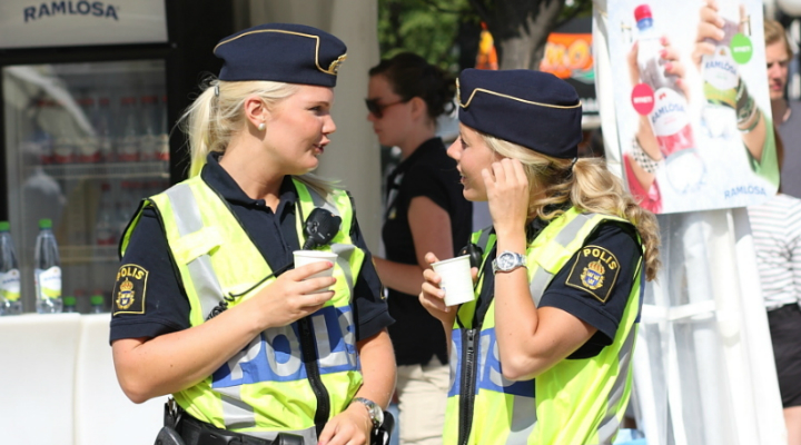 O polițistă din România a plecat să fie studentă în Suedia."Am realizat că diplomele nu valorează nimic pe piața muncii din România”