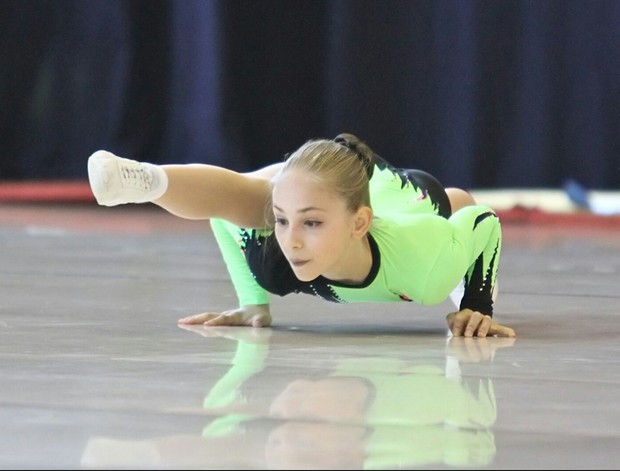 Poveste impresionantă: o fetiță din România abandonată la naștere a devenit campioană mondială la gimnastică aerobică