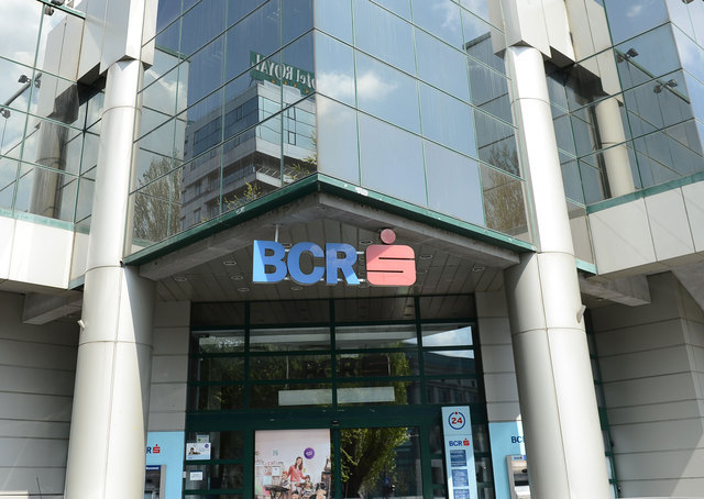 Băncile s-au RĂZGÂNDIT! După prăbușirea creditării, încă o bancă din România SCADE avansul la creditele ipotecare