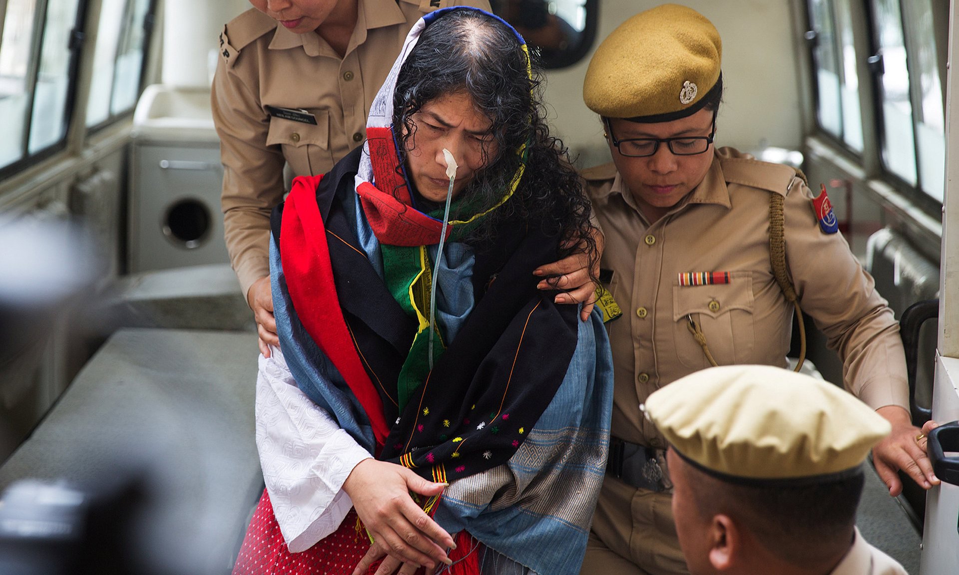 Această femeie a făcut greva foamei timp de 16 ani. A devenit un simbol în India