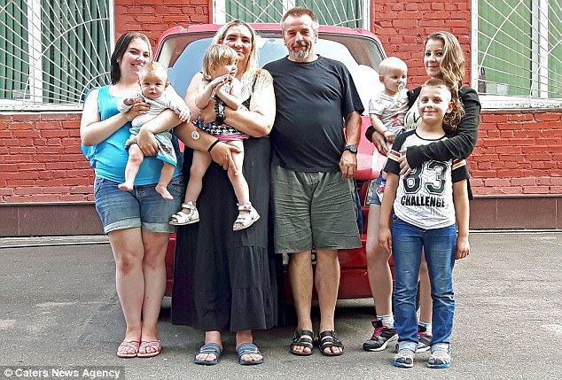 "Statul german este corupt, iar Putin este mult mai democratic decât Merkel". Unul dintre motivele pentru care această familie din Germania cere azil în Rusia.