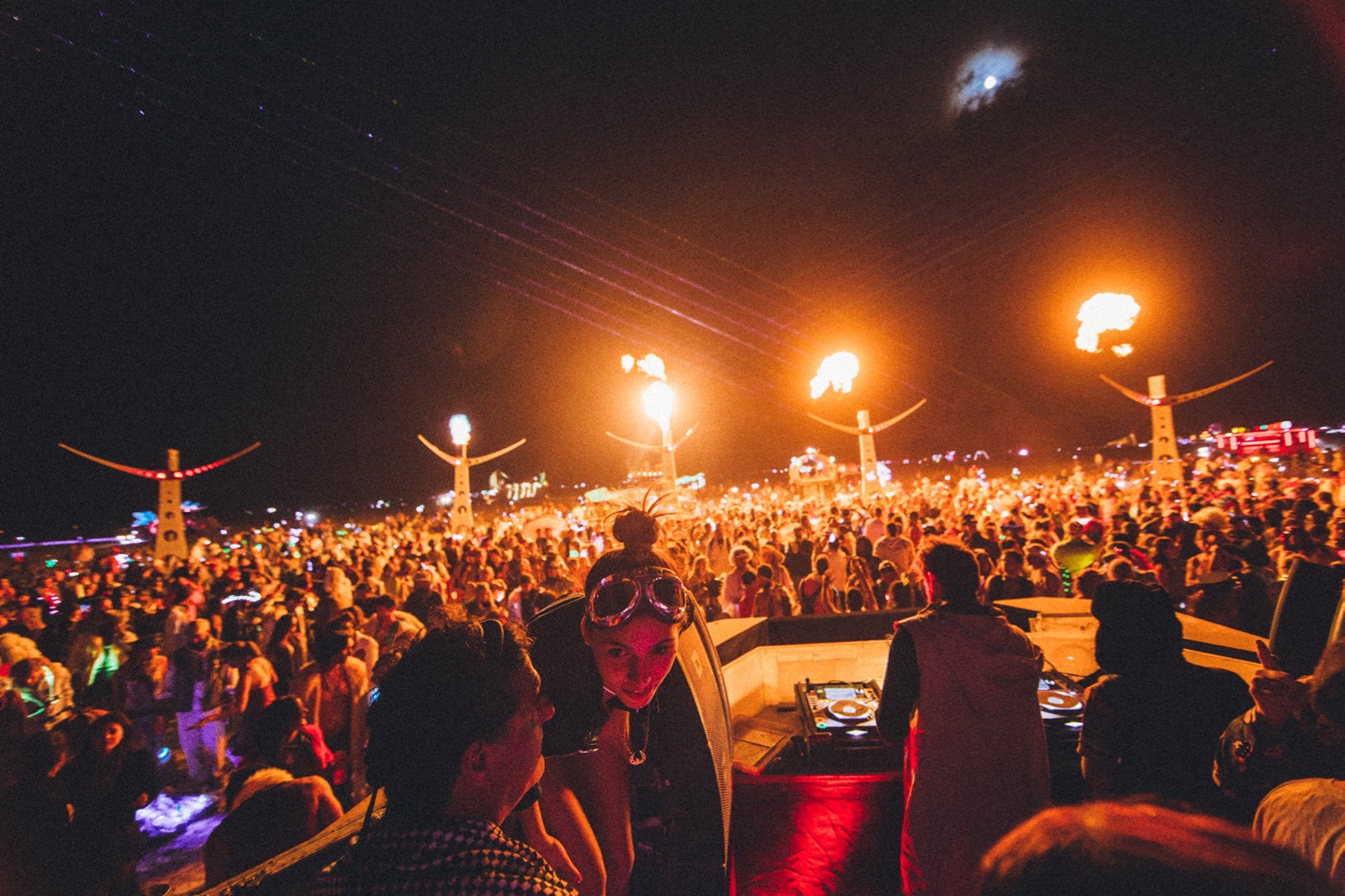 Cel mai controversat festival din lume. Ce ce întâmplă acolo este de nedescris. Este o mașinărie de făcut bani din orice