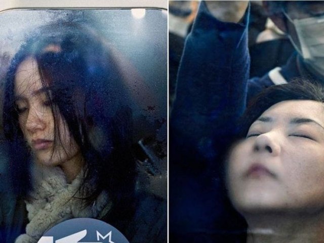 Iată cum călătoresc pasagerii din Japonia cu metroul. De vină sunt ''ambalatorii de sardine''