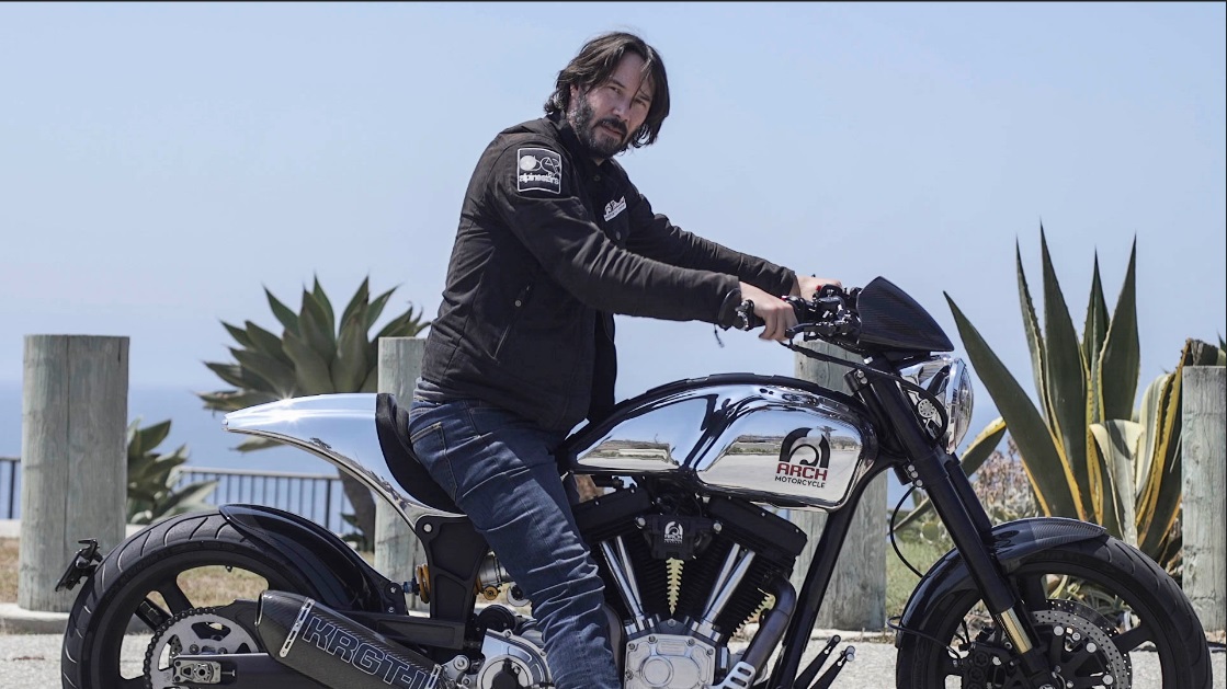 Keanu Reeves construiește motociclete pe care le vinde cu 78.000 de dolari. Fiecare exemplar este unicat