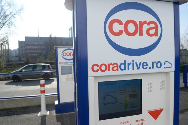 Cora a implementat sistemul Drive în jumătate din magazinele din rețea. Clienții comandă online apoi ridică produsele de la magazin
