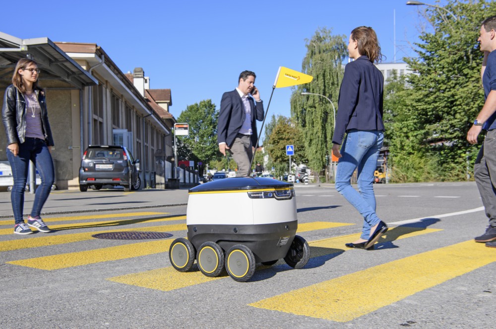 În această țară roboții îți vor aduce alimentele și medicamentele la ușă