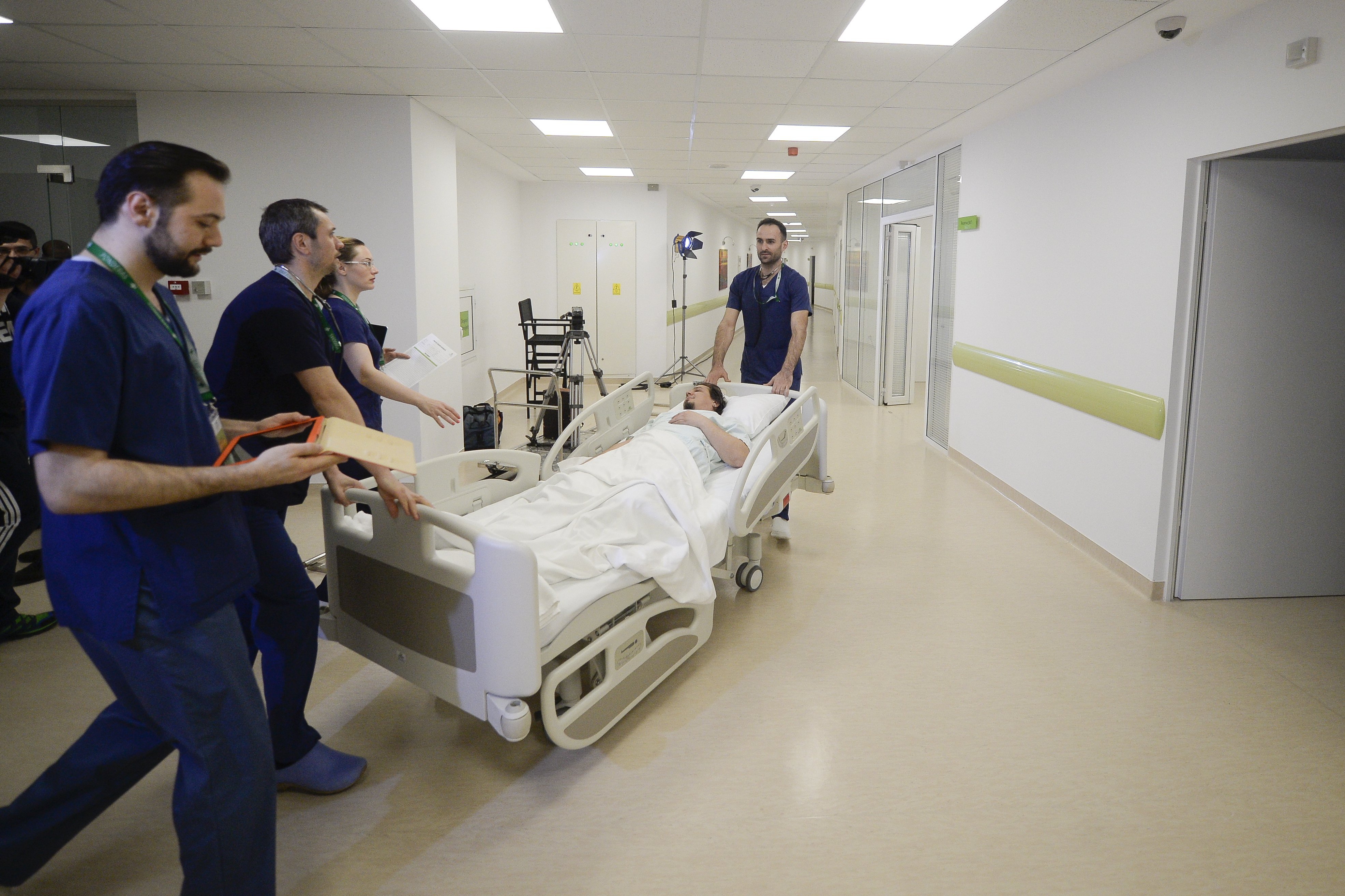 De ce ajung românii să își cumpere sănătatea. “Am avut nevoie de o operație. Medicul mi-a zis să aștept. Când te doare nu mai aștepți“