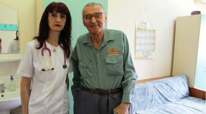 Un pensionar din România a donat 21.000 de euro pentru un spital