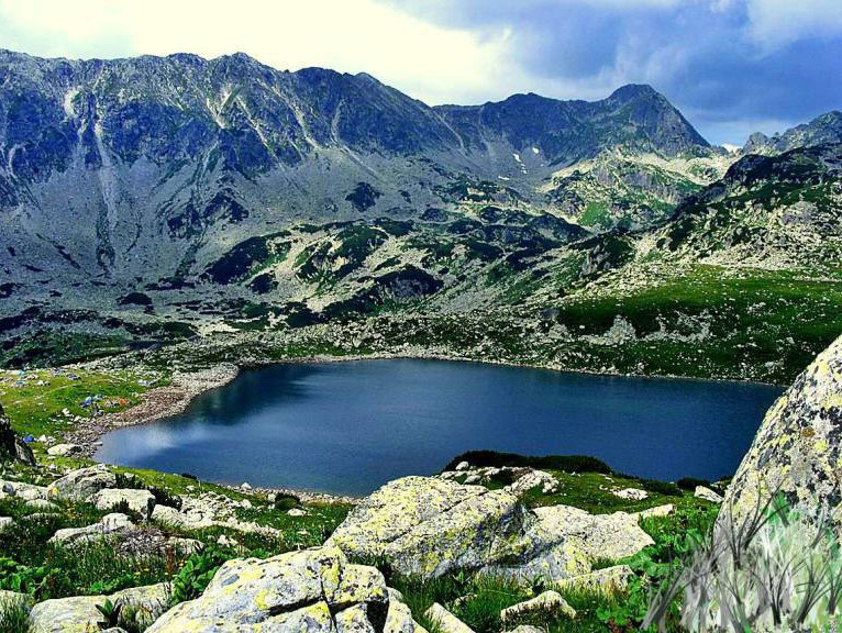 Cum arată cel mai mare lac glaciar din România - GALERIE FOTO