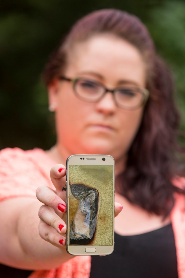 Încă o lovitură pentru Samsung: imagini cu un Galaxy S7 care explodează au fost publicate pe un site din Marea Britanie - VIDEO