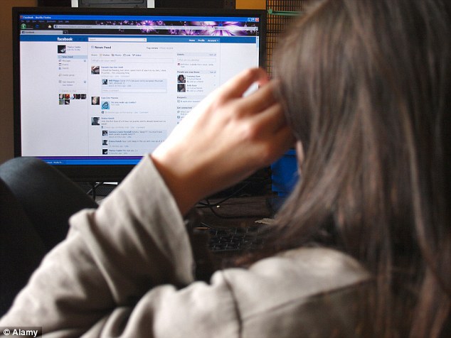 Și-a dat în judecată părinții pentru că au făcut-o de râs pe Facebook. Ce se va întâmpla cu părinții dacă vor fi găsiți vinovați