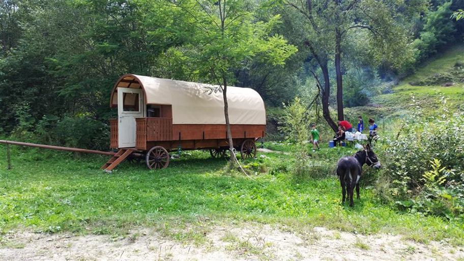 Cât costă să-ți petreci vacanța într-o căruță de lux