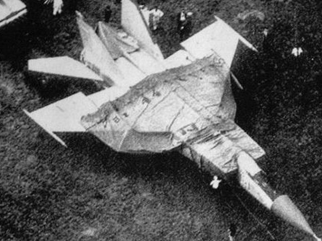 Cum a reușit un pilot sovietic să fure un avion secret de vânătoare. Modelul aeronavei a fost preluat apoi de americani