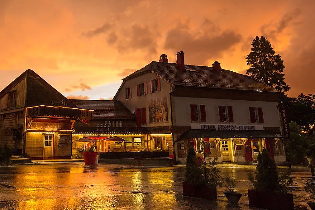 Hotelul unic în lume! Dormi în două țări în același timp