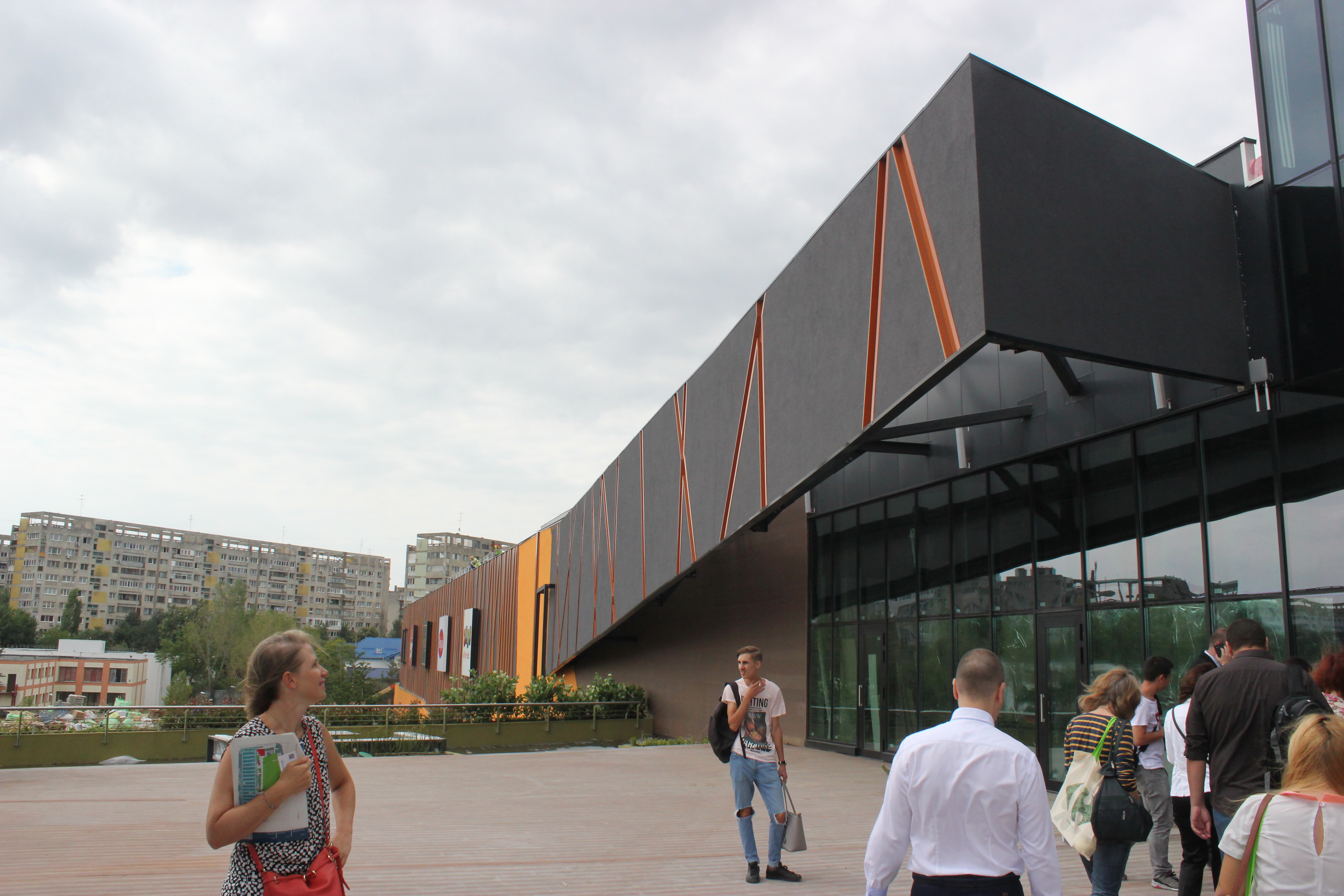 ParkLake, „mallul verde“ de 180 mil. euro, funcționează pe generatoare de curent electric: „Dăm peste 1.000 de euro pe combustibil pe zi pentru generatoare“