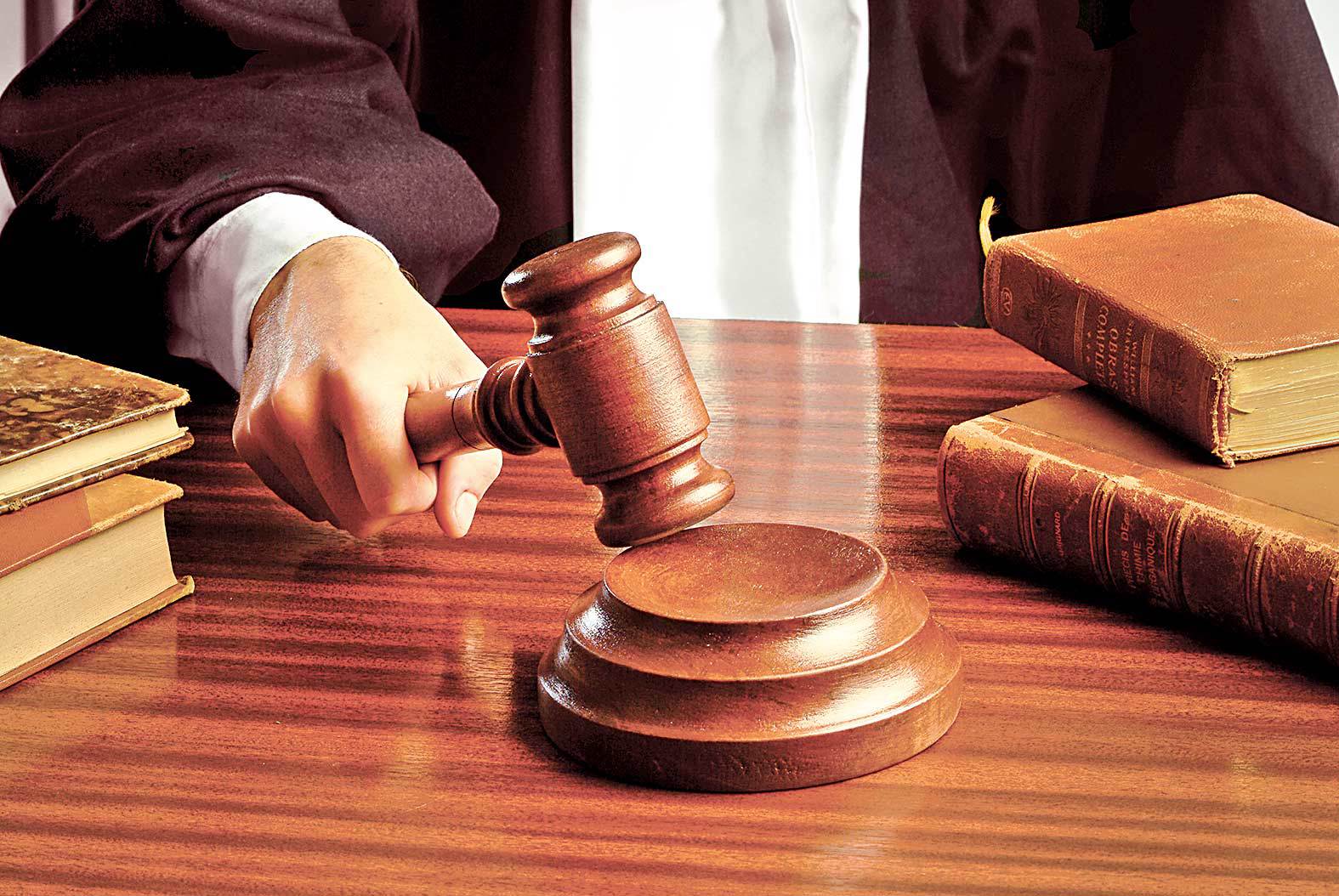 12 primării din Maramureș acționate în judecată de angajați