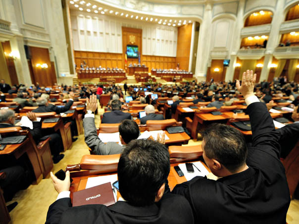 O lege care permite "cumpărarea" de vechime, pe ultima sută de metri în Parlament