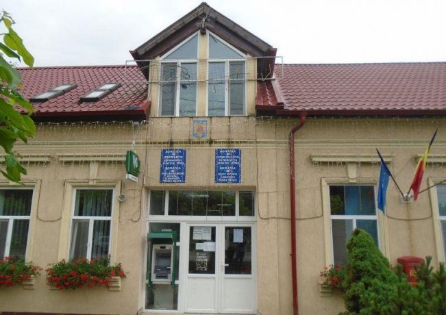 Locuitorii unei comune din România sunt împărțiți de primărie în cetățeni de rangul I și cetățeni de rangul II