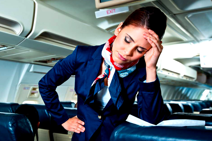 Ați fi dispuși să călătoriți stând în picioare în avion? Cum ar putea arăta noile locuri