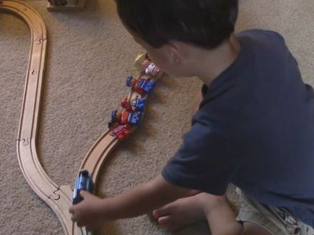 Rezolvarea dată de un băiat în vârstă de 2 ani la ''dilema tramvaiului'', pe care mulți se chinuie să o dezlege