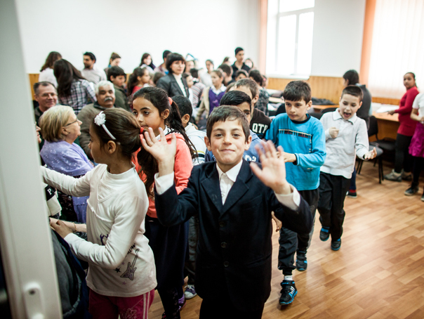 Un nou an școlar în unități neautorizate, cu clase improvizate și toalete exterioare. Situația pe județe
