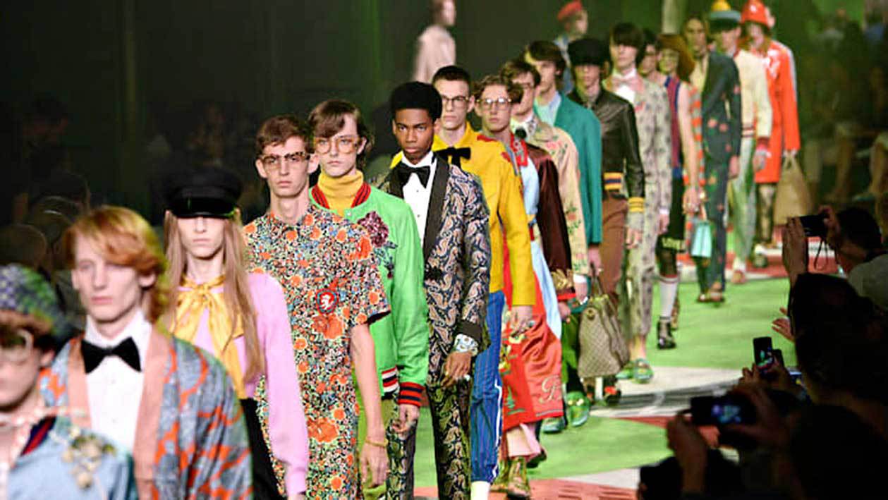 Ce caută moda masculină în dulapul femeilor