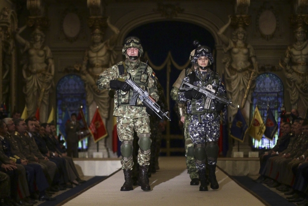 Cum arată noile uniforme de război ale soldațiilor români - VIDEO