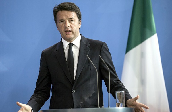 Premierul italian Matteo Renzi cere UE să suspende finanțarea europeană pentru statele care refuză să primească imigranți
