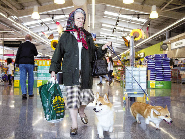 Brexitul începe să-și arate fața urâtă: Deprecierea lirei, descurajarea angajatorilor, avertismentele băncilor și prudența retailerilor