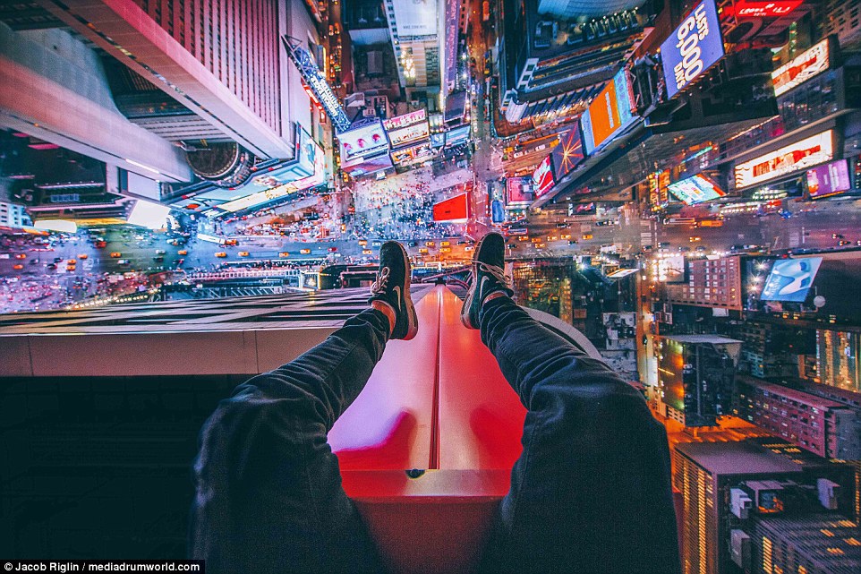 Cel mai bun job din lume.Blogerul care este plătit să călătorească în jurul lumii își angajează un asistent - GALERIE FOTO