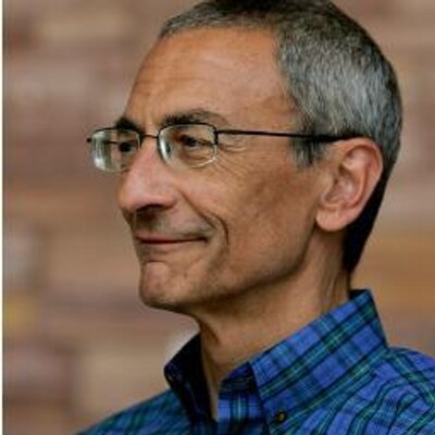 Cine este șeful de campanie al lui Hillary Clinton, omul care s-a interesat de soarta lui Băsescu și care vorbește prin e-mailuri secrete despre existența extratereștrilor