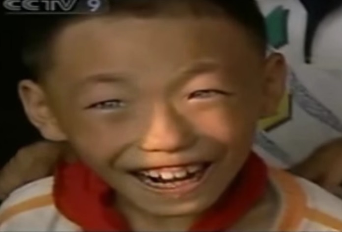 Acest băiat din China este dintr-o nouă specie umană. „După ce s-a născut mi s-a spus că ochii lui sunt diferiți”
