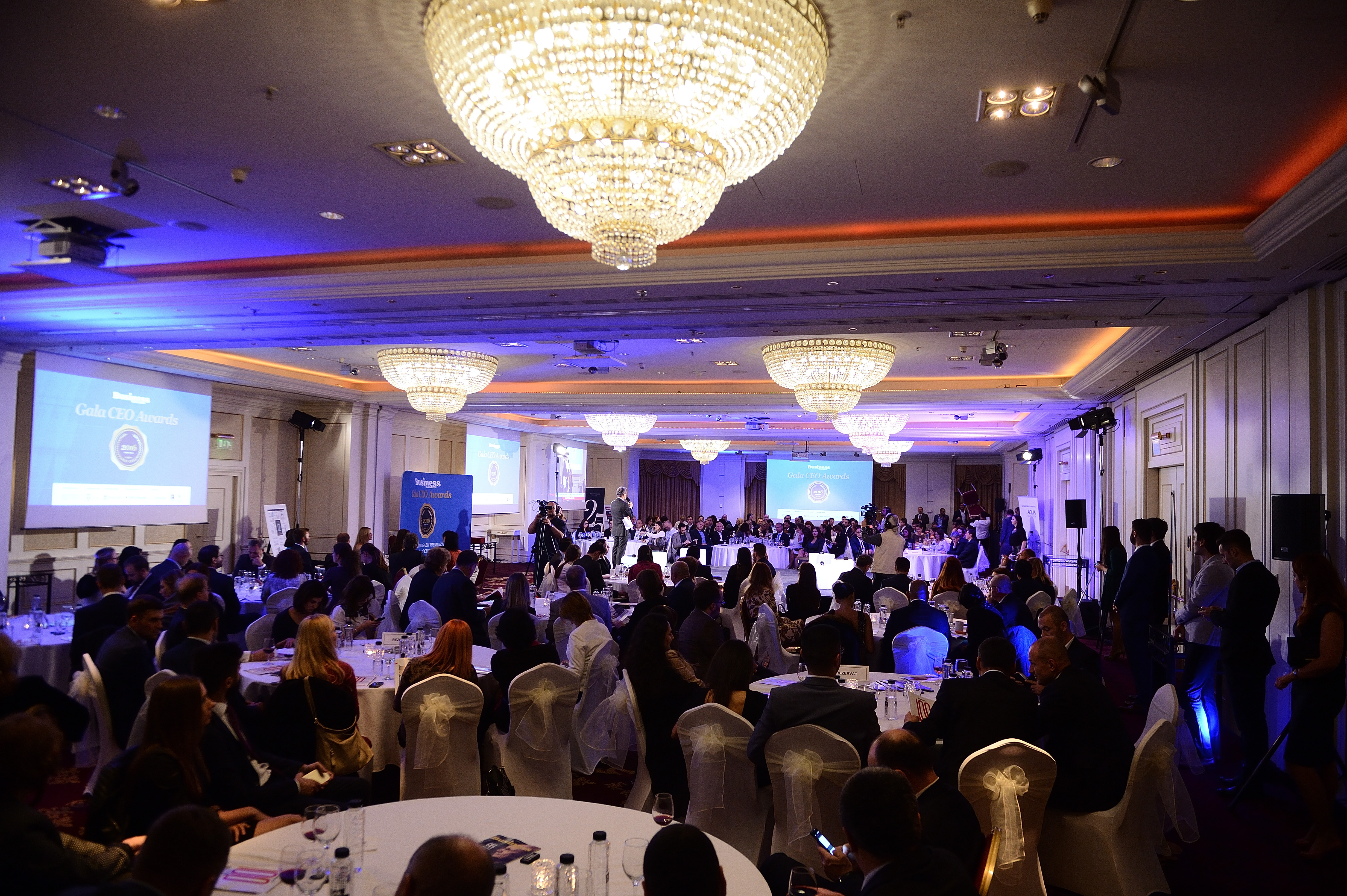 Vedeți aici fotografiile de la cea de-a șasea ediție a Galei CEO Awards Business Magazin - GALERIE FOTO
