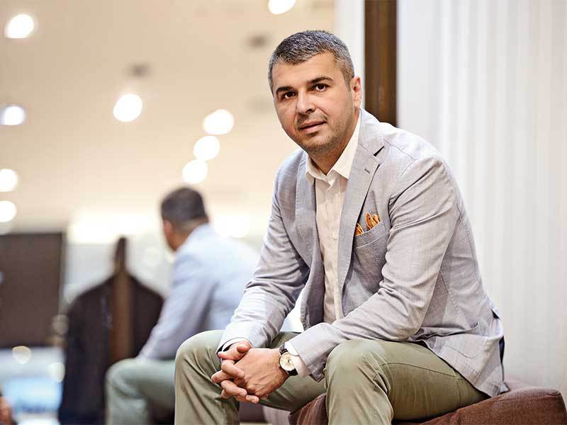 Croitorii din mall. Românii mizează pe vânzări de un milion de euro în acest an