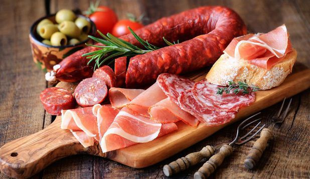 Cele trei chimicale care transformă carnea într-o otravă cancerigenă