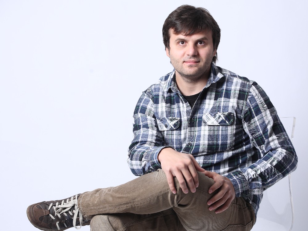 A început afacerea într-o garsonieră cu doi programatori, iar acum conduce cel mai mare studio de gaming independent din România. În trei ani a ajuns la afaceri de 4 mil. de euro