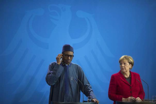 Președintele Nigeriei, într-o conferință cu Angela Merkel: Locul nevestei mele e la cratiță. Sunt mai deștept ca ea