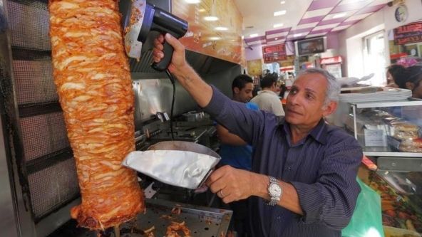 Reguli noi în șaormerii, covrigării, patiserii și restaurante. Ce trebuie să vadă clienții?