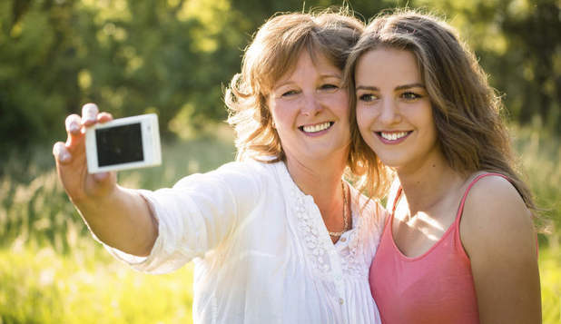 Ce probelmă au adulții care sunt pasionați de selfie
