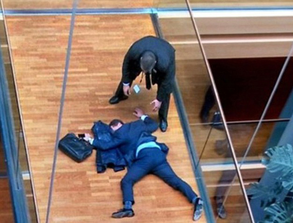 Eurodeputat britanic, în stare critică după o altercație cu un coleg la sediul Parlamentului European