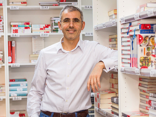 Cum a reușit un antreprenor să atragă 100.000 de angajați din companii să se aboneze la biblioteca sa. „Corporatiștii citesc mai mult decât credem noi"