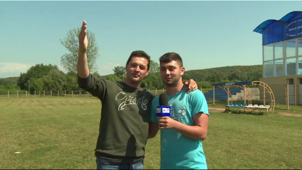 Doar în România. Fotbalistul care câștigă mai mulți bani cântând la nunți decât jucând pentru echipă: "Contractul meu pe o luna îl câștig la o singură nuntă!"