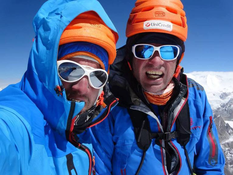 FELICITĂRI! Doi alpiniști din România, premieră mondială în Himalaya!!! Sunt primii oameni care au reușit să urce pe varful “Peak 5” (cunoscut și ca Saldim Peak)