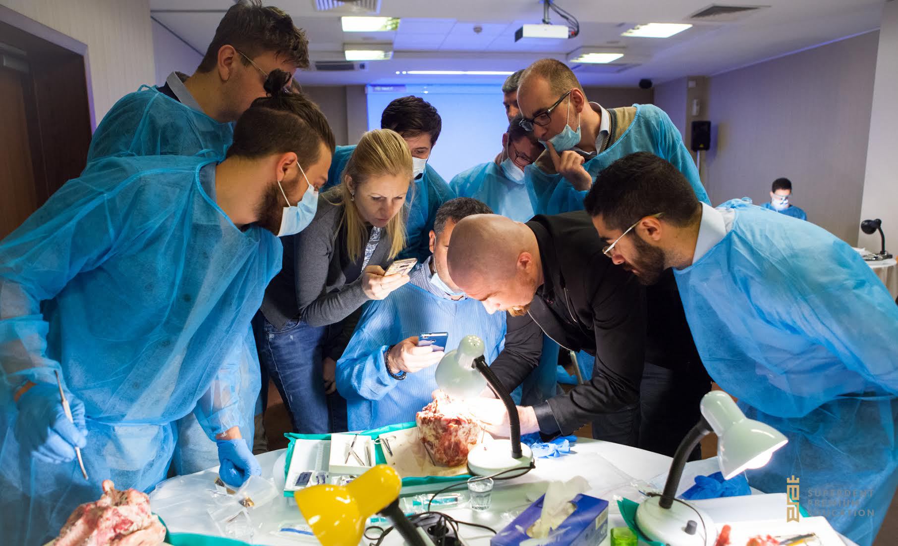 Implanturile dentare generează 70% din veniturile clinicilor de stomatologie